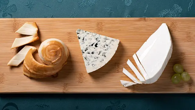 L'Art de Déguster le Fromage : Guide Complet et Astuces