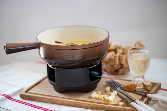 Les différents types de fromages à pâte dure : guide complet